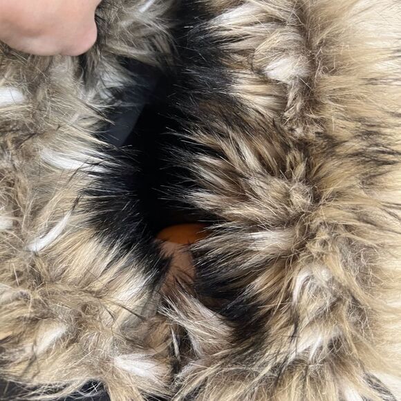 Parka, coat or trench. More of a military green with a fuchsia trim out. - Picture 5 of 16